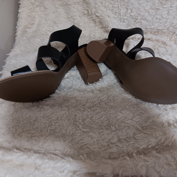 Sandal - Picture 3 of 5